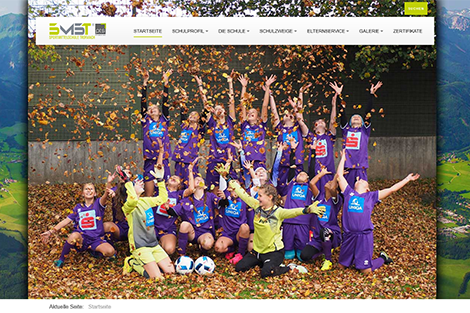 Die Homepage der Mittelschule Trofaiach zeigt ein Bild von Trofaiach.